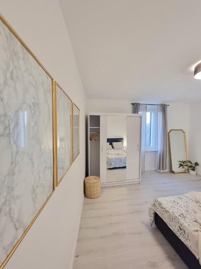 Un Ami Apartment Pula Exterior photo